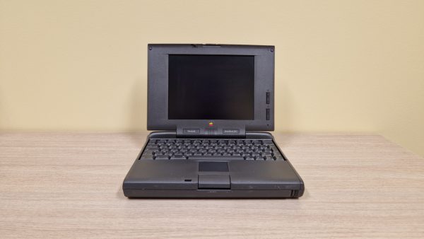 Apple Macintosh PowerBook 190 priekis