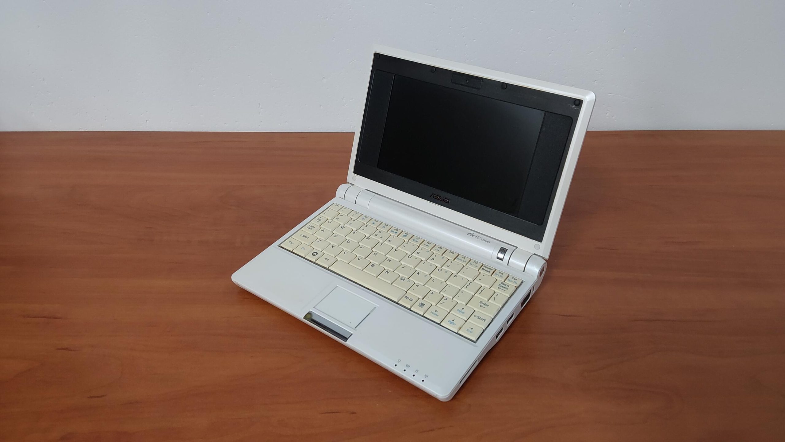 Asus Eee PC 701 - Image 4